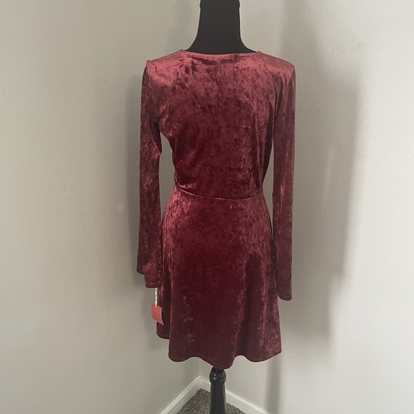 Y2K MOSSIMO Burgundy Crushed Velvet Dress Sz M Whimsigoth Surplice Flare Sleeves - Picture 4 of 8